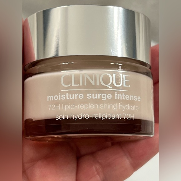 Clinique Moisture Surge™ Intense 72H Lipid-Replenishing Hydrator size 30 ml - Picture 2 of 5